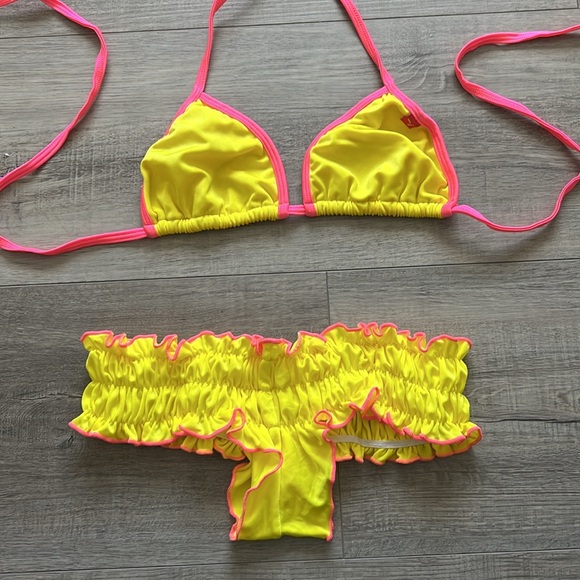 Bikinis - Picture 7 of 7